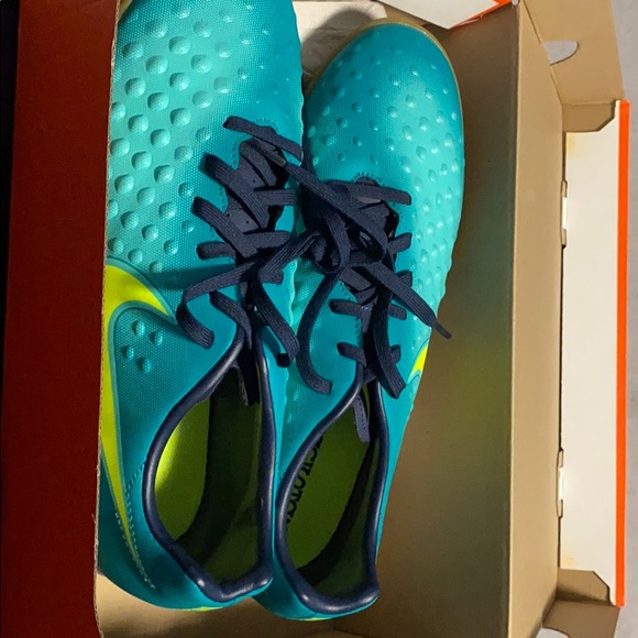 Nike MagistaX Shoes - Unisex - Picture 4 of 6